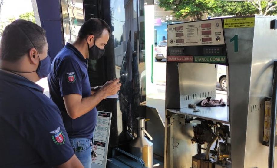 Operação conjunta IPEM-PR e PROCON de Campo Mourão fiscalizam bombas de combustíveis