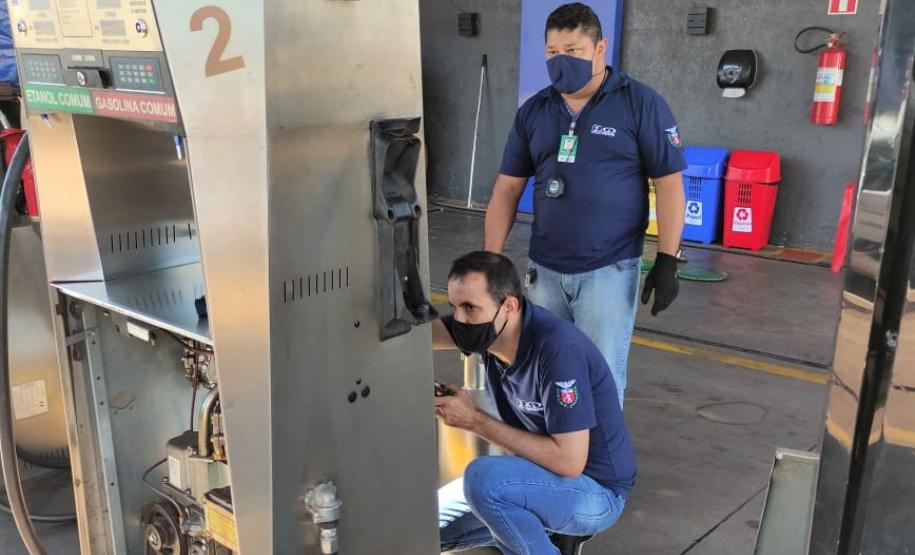 Operação conjunta IPEM-PR e PROCON de Campo Mourão fiscalizam bombas de combustíveis