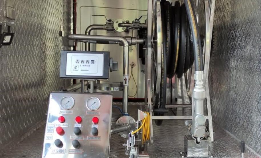 Regional de Maringá verifica tanque do caminhão do Corpo de Bombeiros do Mato Grosso