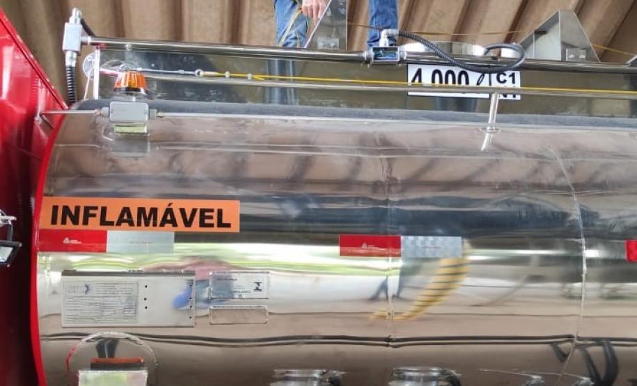 Regional de Maringá verifica tanque do caminhão do Corpo de Bombeiros do Mato Grosso