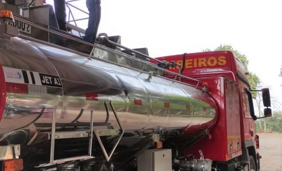 Regional de Maringá verifica tanque do caminhão do Corpo de Bombeiros do Mato Grosso