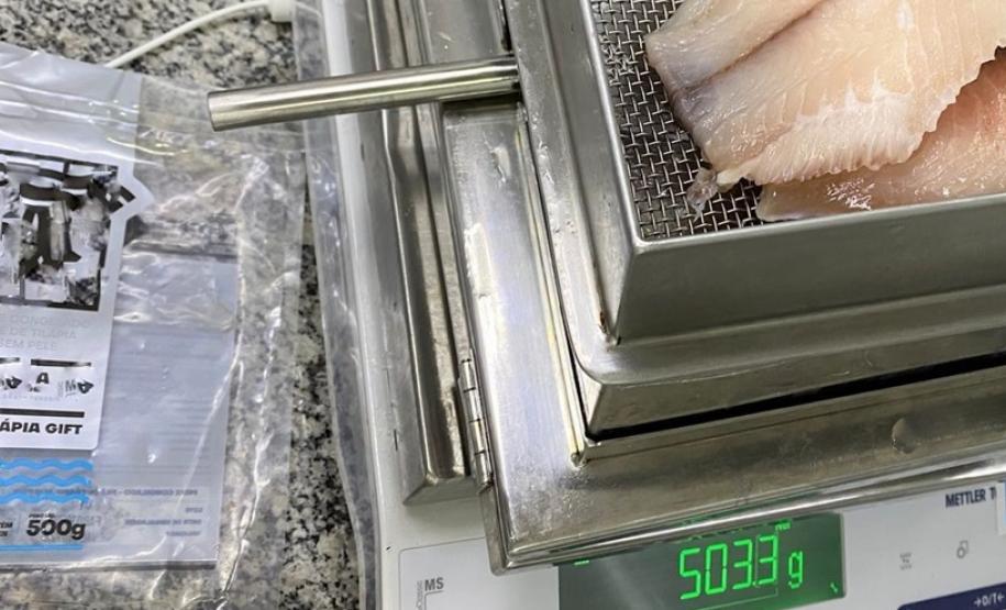 Pescados passam por análise no Laboratório de Cascavel