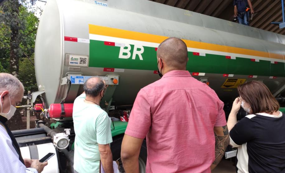 Equipe da REMAR faz palestra para Regional de Saúde sobre como identificar veículos que já transportaram produtos perigosos