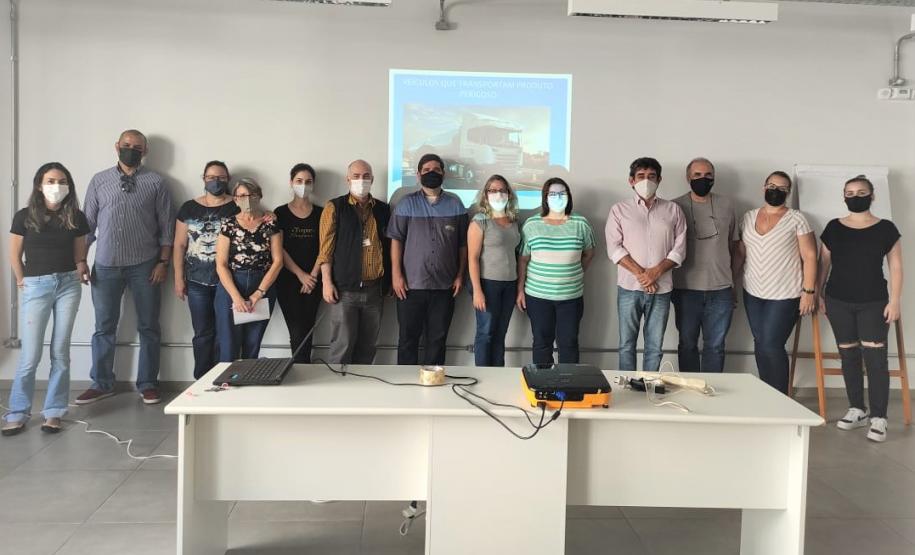 Equipe da REMAR faz palestra para Regional de Saúde sobre como identificar veículos que já transportaram produtos perigosos