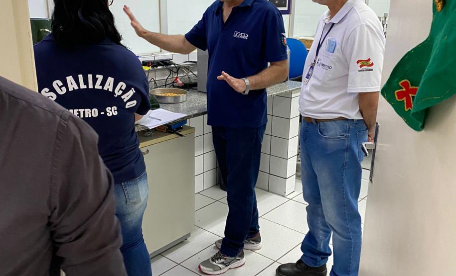 Treinamento da equipe do Imetro-SC no Laboratório de Verificadores de Umidade de Grãos