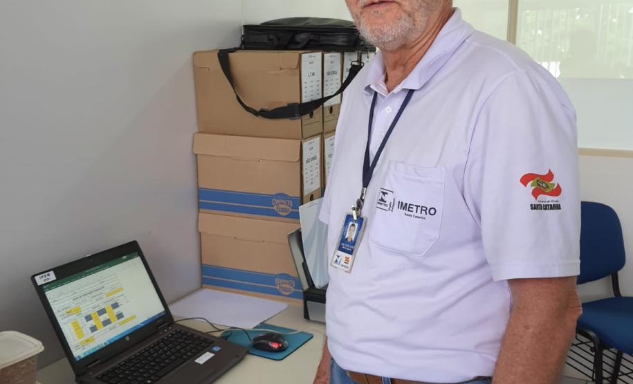 Treinamento da equipe do Imetro-SC no Laboratório de Verificadores de Umidade de Grãos