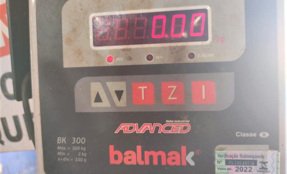 Equipe da REMAR verifica balanças do Ceasa de Maringá