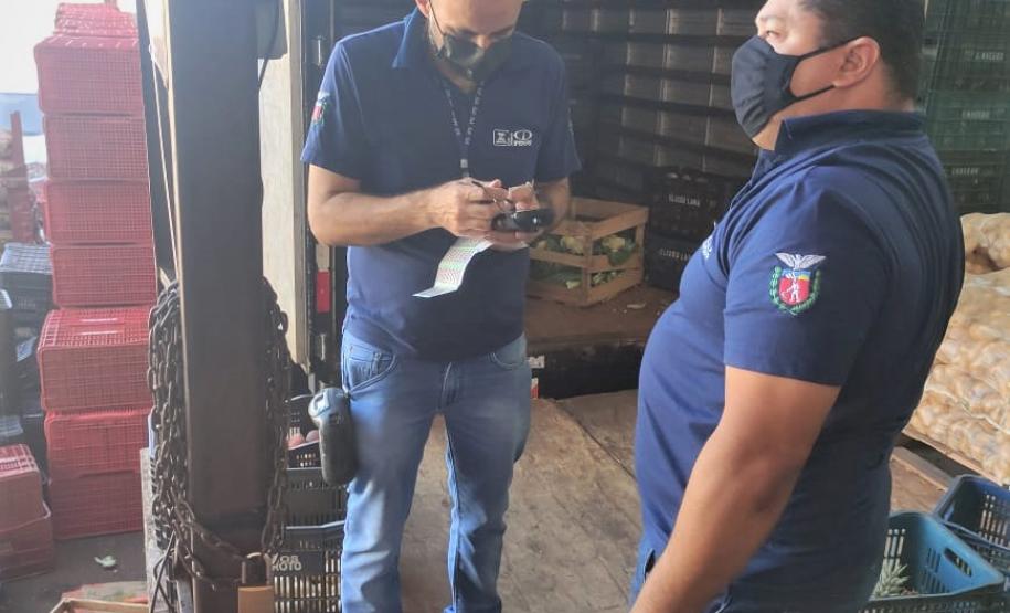 Equipe da REMAR verifica balanças do Ceasa de Maringá