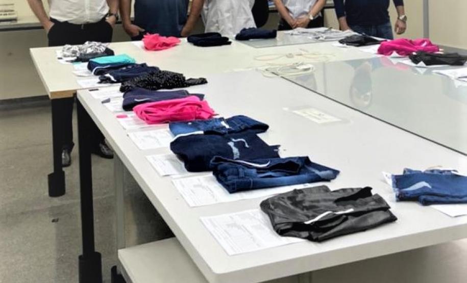 Ivo Lima e Shiniti Honda no Laboratório Têxtil de Londrina