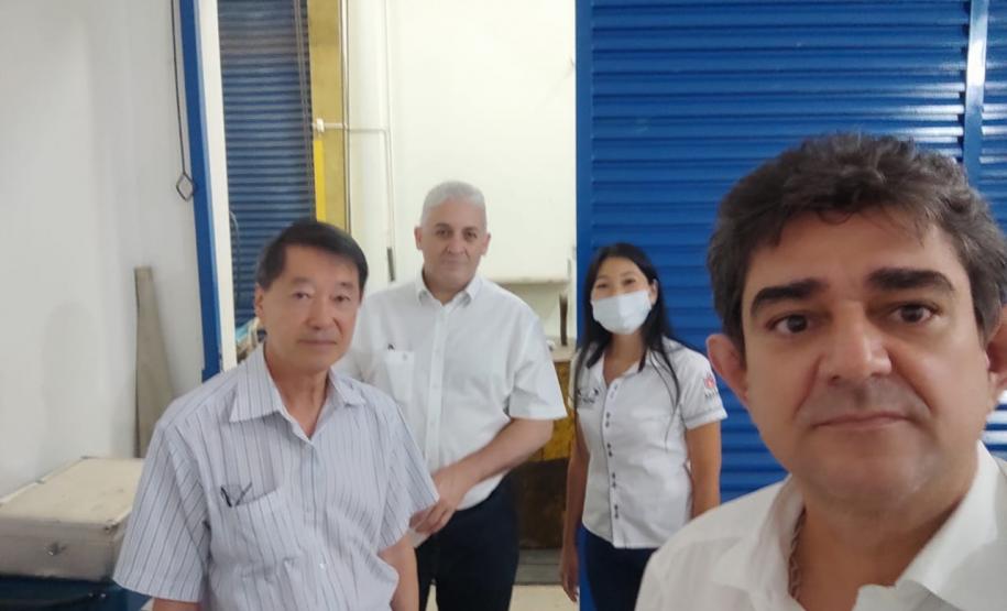 Com o gerente da Regional da Maringá, Michel Ravazi