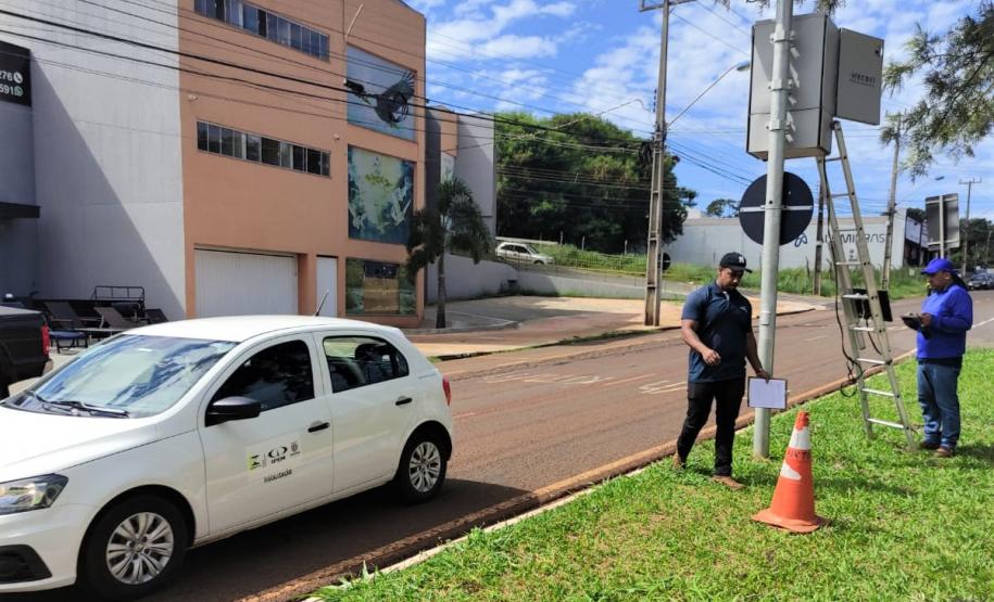 Regional de Maringá verifica radares instalados na cidade com ajuda da SEMOB