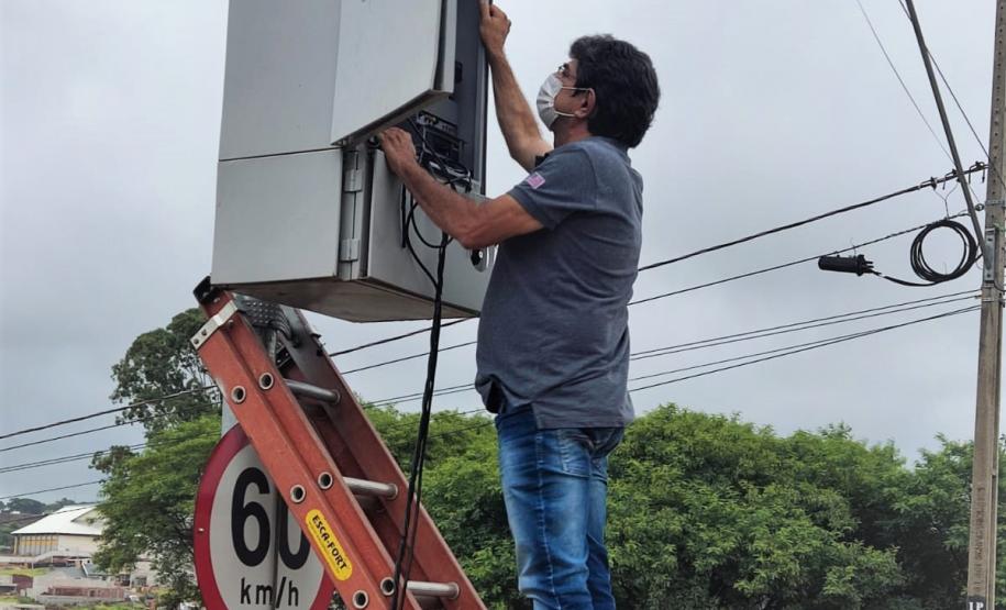 Regional de Maringá verifica radares instalados na cidade com ajuda da SEMOB