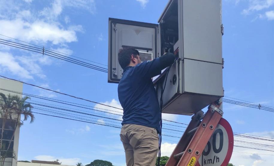 Regional de Maringá verifica radares instalados na cidade com ajuda da SEMOB