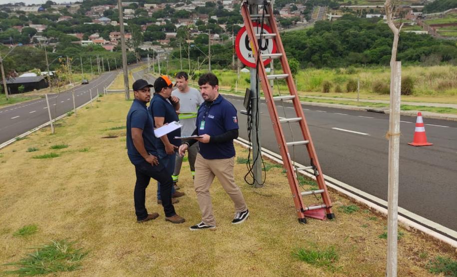 Regional de Maringá verifica radares instalados na cidade com ajuda da SEMOB