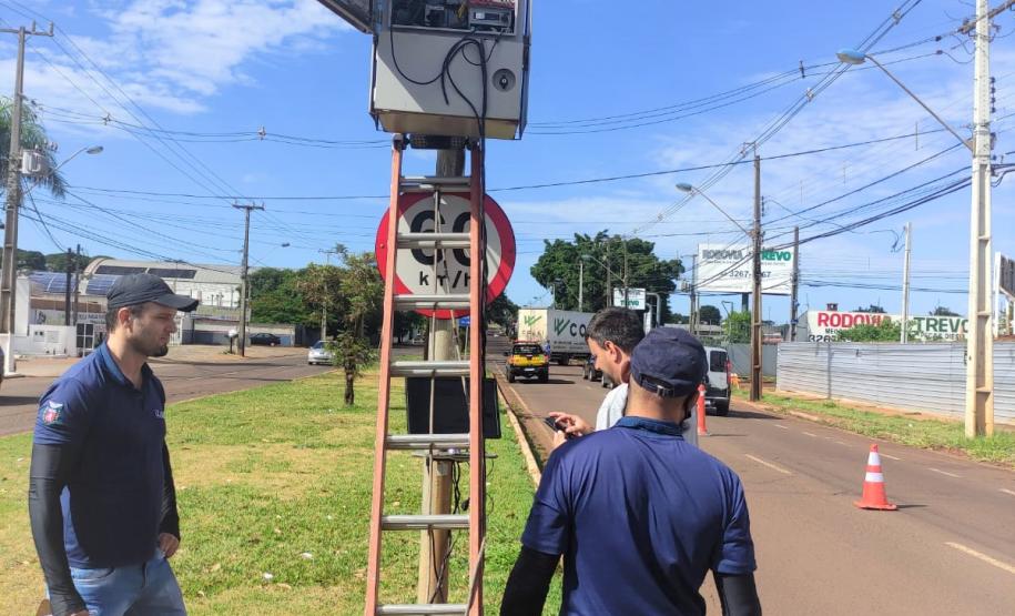 Regional de Maringá verifica radares instalados na cidade com ajuda da SEMOB