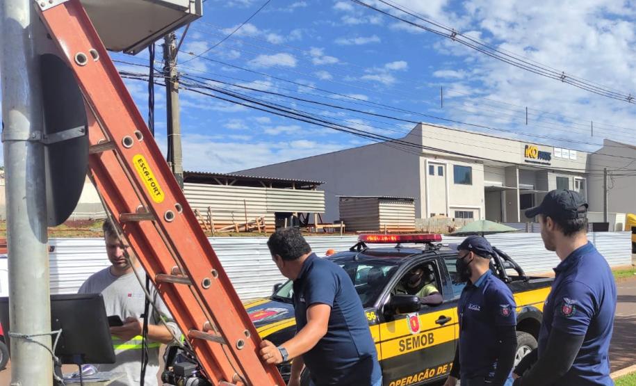 Regional de Maringá verifica radares instalados na cidade com ajuda da SEMOB