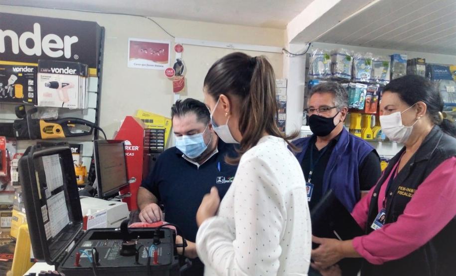 GEFIS ministra treinamento em microhmímetro para equipe do IMETRO/SC