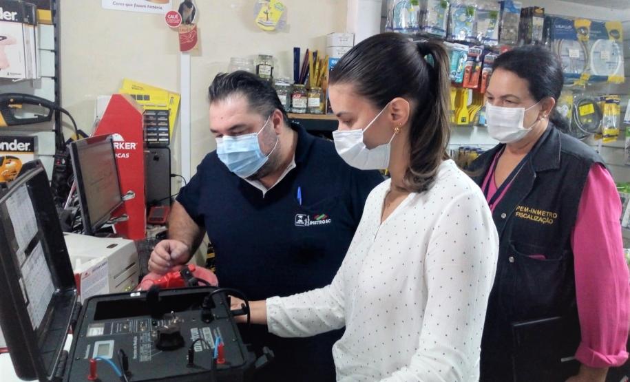 GEFIS ministra treinamento em microhmímetro para equipe do IMETRO/SC