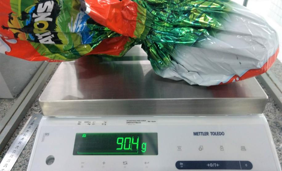Testes de laboratório do IPEM-PR verificam peso de ovos de Páscoa
