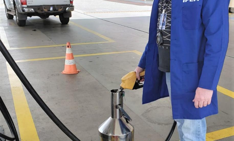 Operação conjunta com Ipem-PR, Delcon, ANP e Procon fiscalizam postos de combustíveis