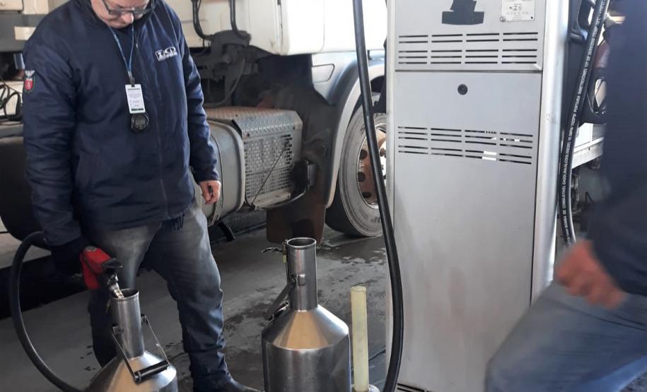 Fiscalização conjunta verifica bombas de combustíveis em Guarapuava e Irati