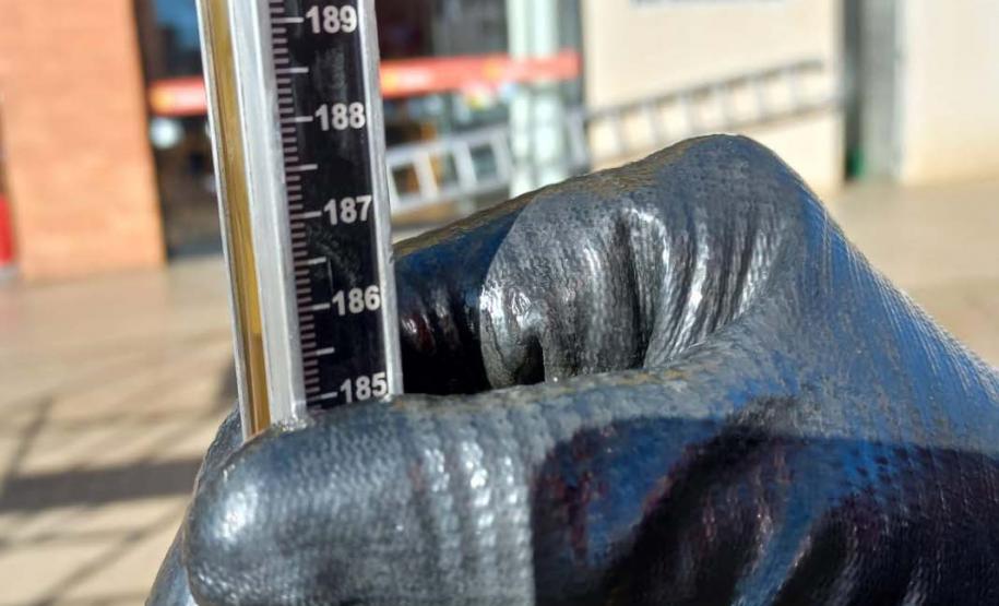 Fiscalização conjunta verifica bombas de combustíveis em Guarapuava e Irati