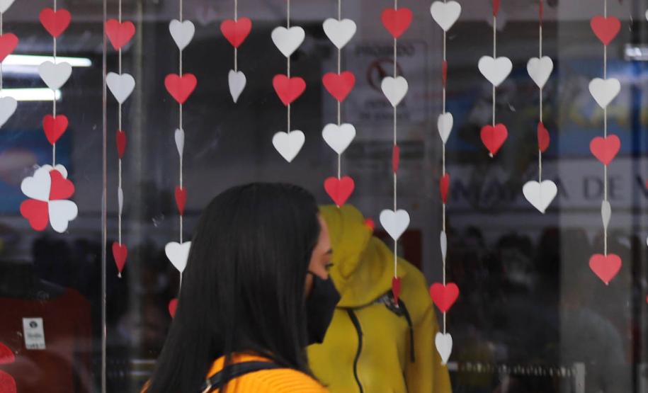 IPEM-PR dá dicas para compras de presentes para o Dia dos Namorados