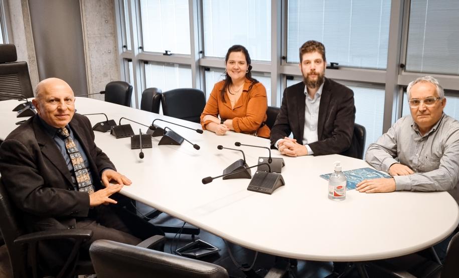 A reunião aconteceu na sede do Ministério Público com a presença do procurador-geral de jjustiça do Paraná, Dr. Gilberto Giacoia, o Presidente do IPEM, Dr. Cesar Mello, a assessora da presidência Dra. Ligia Brito e o Gerente de calibração e Ensaios, Carlos Alexandre Brero de Campos