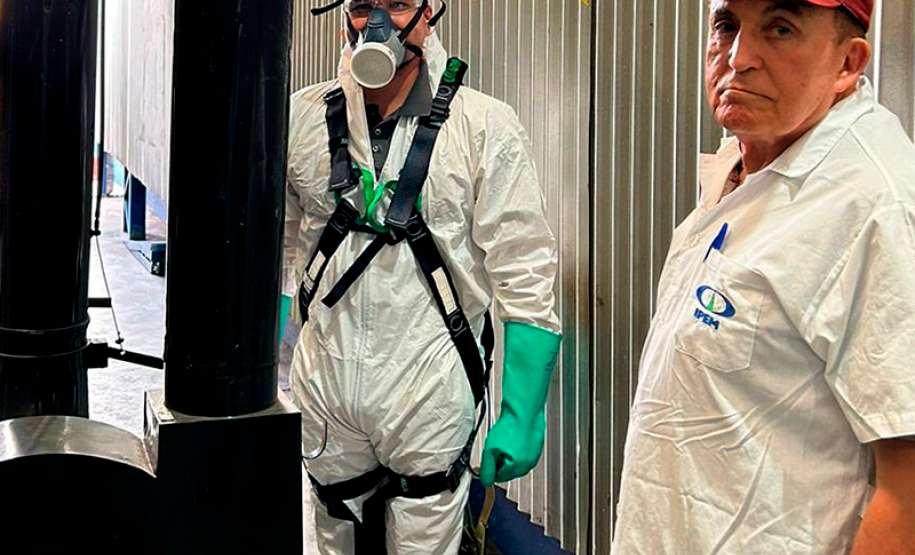 O metrologista Francisco Bessa em visita a empresa em Cascavel.