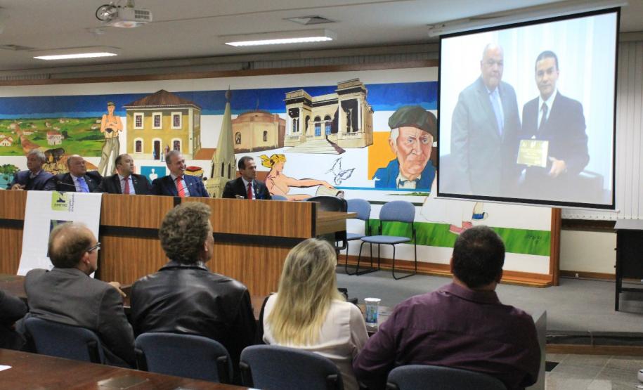 Câmara de Vereadores de Curitiba Câmara de Vereadores de Curitiba