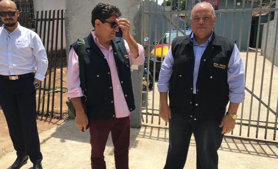 Gás Maringá diretor do Procon Rogério Calazans, Michel Ravazi e o presidente Oliveira Filho