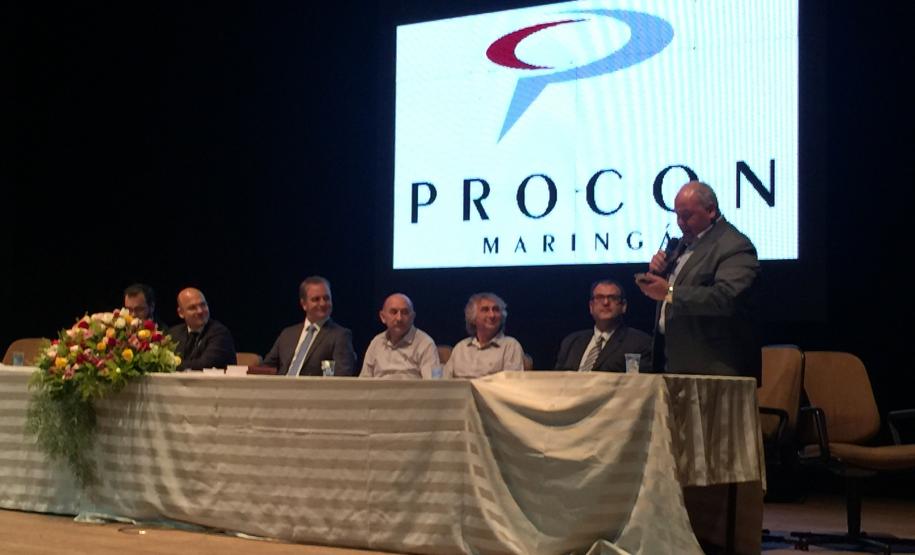 II Seminário Nacional de Direito do Consumidor, realizado no Teatro Municipal Calil Haddad, em Maringá