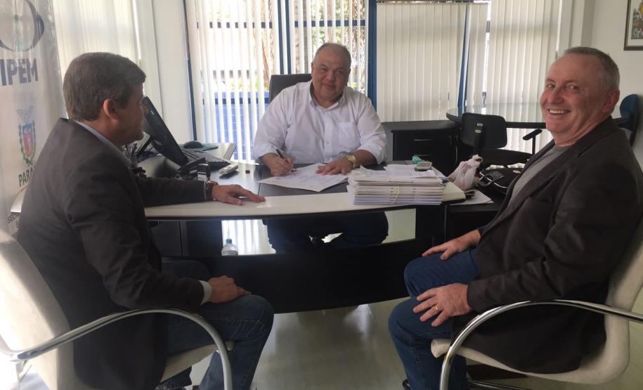 Assinatura do Edital para eleição de membro do Conselho de Administração do Ipem-PR