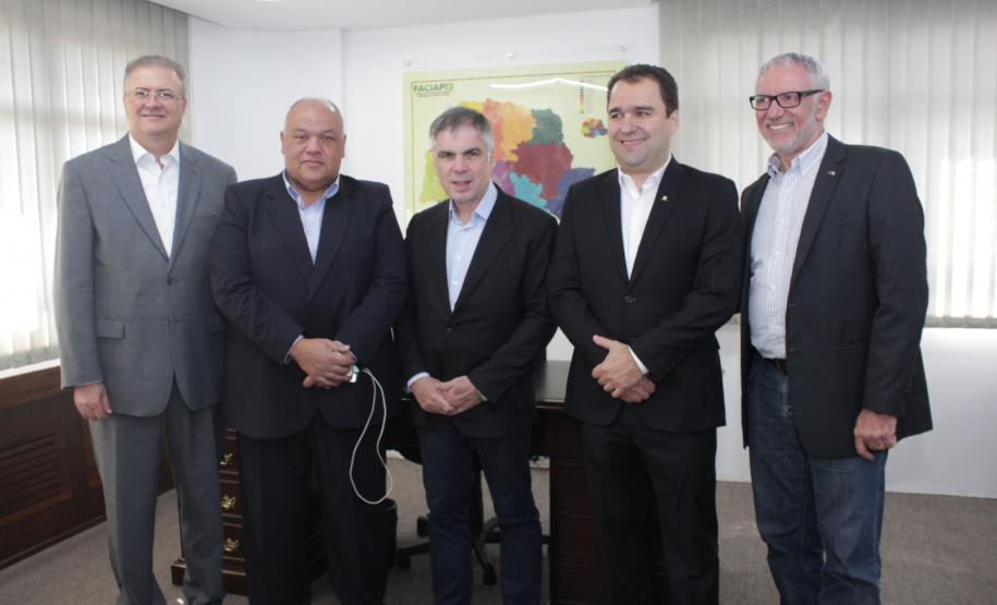 Presidente do Ipem com presidente da Faciap, Sebrae, Fecomércio e Flávio Rocha