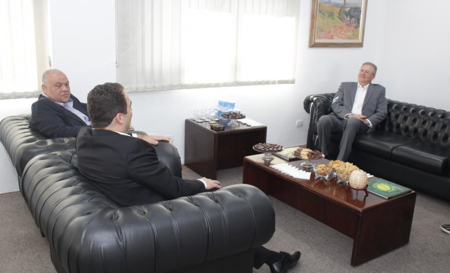 Oliveira Filho com presidente da Faciap e diretor do Sebrae