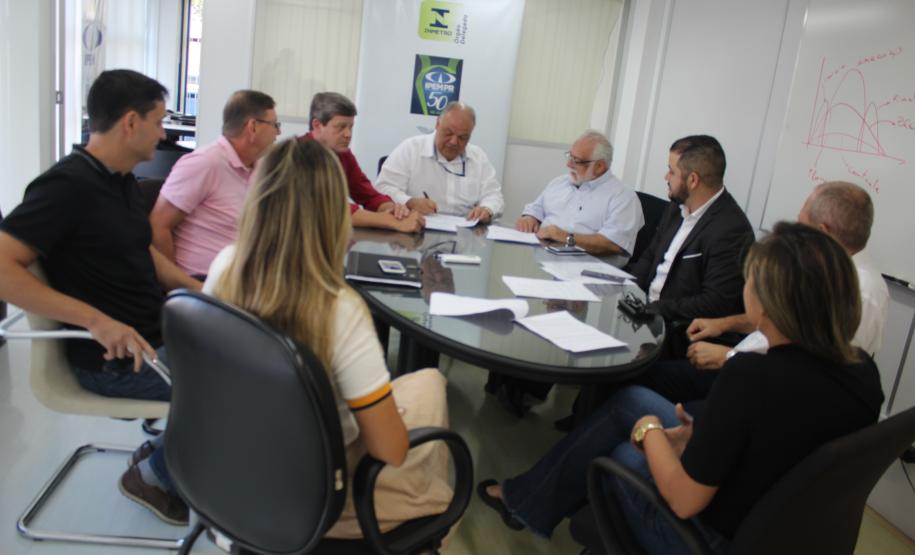 Presidente Oliveira Filho assina ordem de Serviço