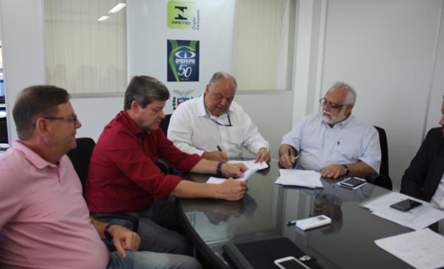 Presidente Oliveira Filho assina ordem de Serviço