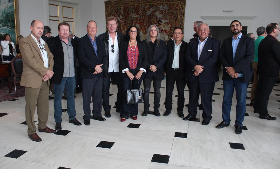 Servidores do Ipem acompanham o presidente Oliveira Filho em evento no Palácio Iguaçu