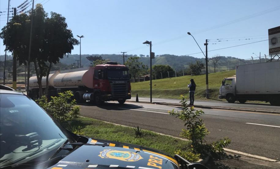 Fiscalização de cronotacógrafos na BR 153, km 40, em Santo Antônio da Platina/PR