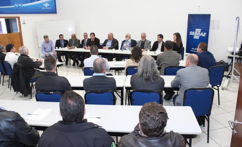 Inmetro e Ipems discutiram o comércio internacional de grãos nas três fronteiras, em Foz do Iguaçu