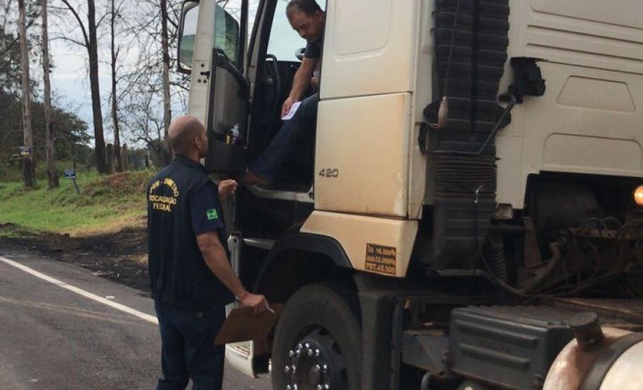 2018 06 29 Crono REMAR Fiscalização de cronotacógrafos em Iporã, no Posto da Polícia Rodoviária