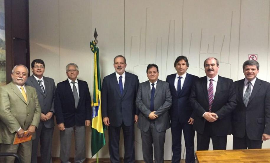 Representantes de Ipems participam de encontro com o Ministro Armando Monteiro Representantes de Ipems participam de encontro com o Ministro Armando Monteiro