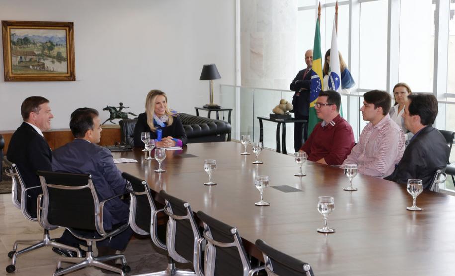 2018 11 19 Emerson Cida Borghetti Presidente Emerson Rosetti com a governadora Cida Borghetti durante assinatura de protocolo com empresa de e-commerce