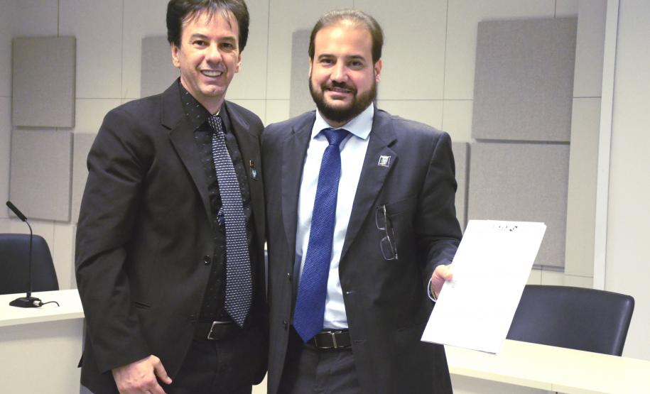 Conselho de Administração do IPEM/PR é instaurado em primeira reunião! Emerson Rosetti entrega Relatório de Atividades ao Secretário Rodrigo Salvadori