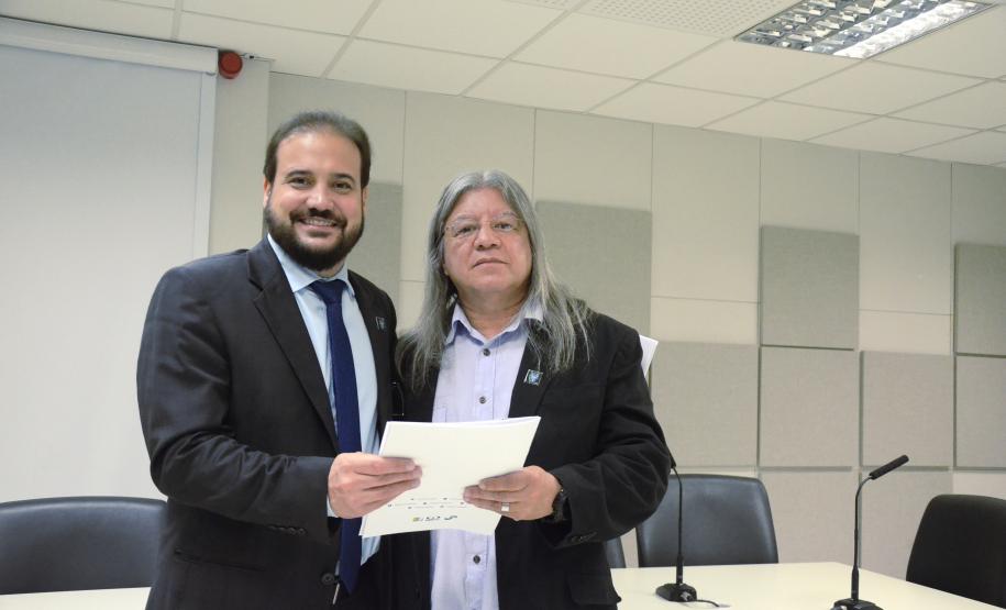 Conselho de Administração do IPEM/PR é instaurado em primeira reunião! Secretário Salvadori entrega Relatório de Atividades ao servidor José Carpes