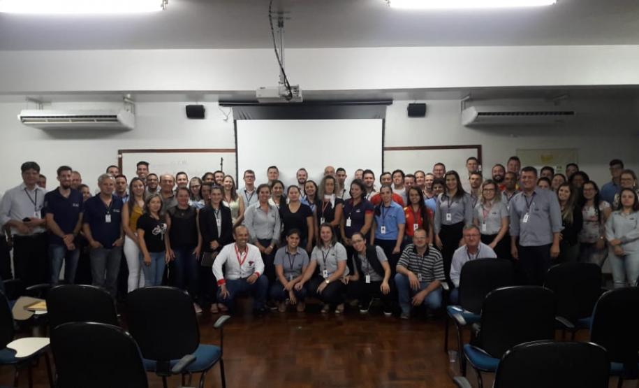 Técnicos de IPEM e participantes das palestras da Cooperativa Lar Agroindustrial