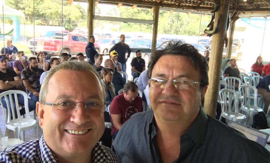 Equipe do IPEM-PR participa da reunião da APAC-PR. Na foto o presidente Caludiney Rocco e o corregedor do IPEM-PR Silvio Espinosa