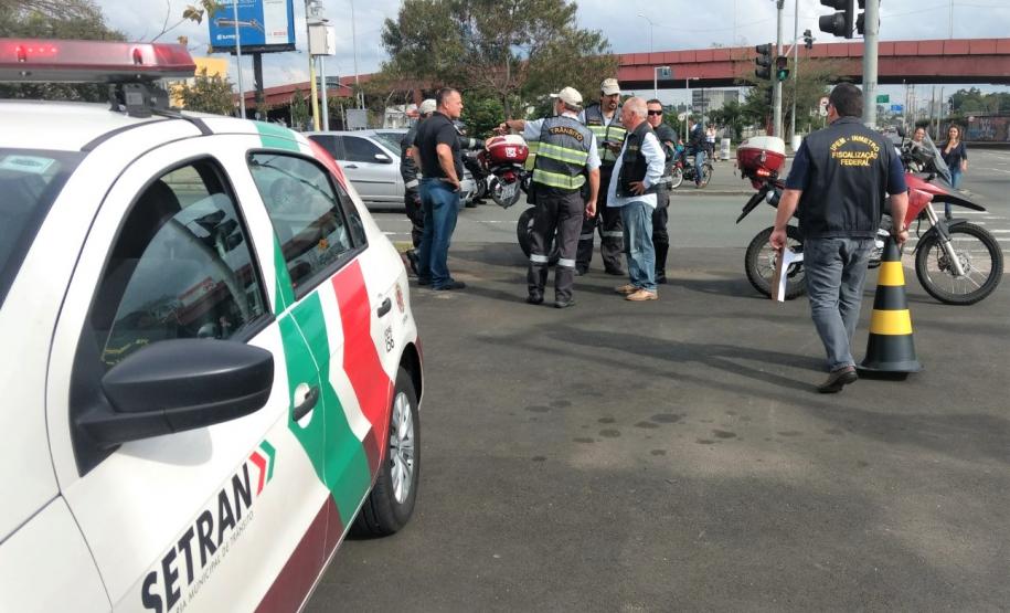 Verificação do radar fixo localizado na Linha Verde esquina com Rua Anne Frank, em Curitiba