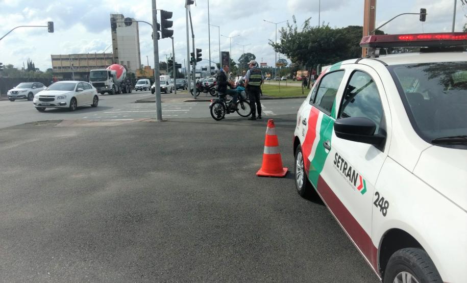 Verificação do radar fixo localizado na Linha Verde esquina com Rua Anne Frank, em Curitiba