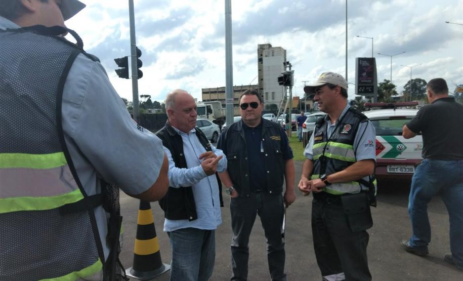 Verificação do radar fixo localizado na Linha Verde esquina com Rua Anne Frank, em Curitiba